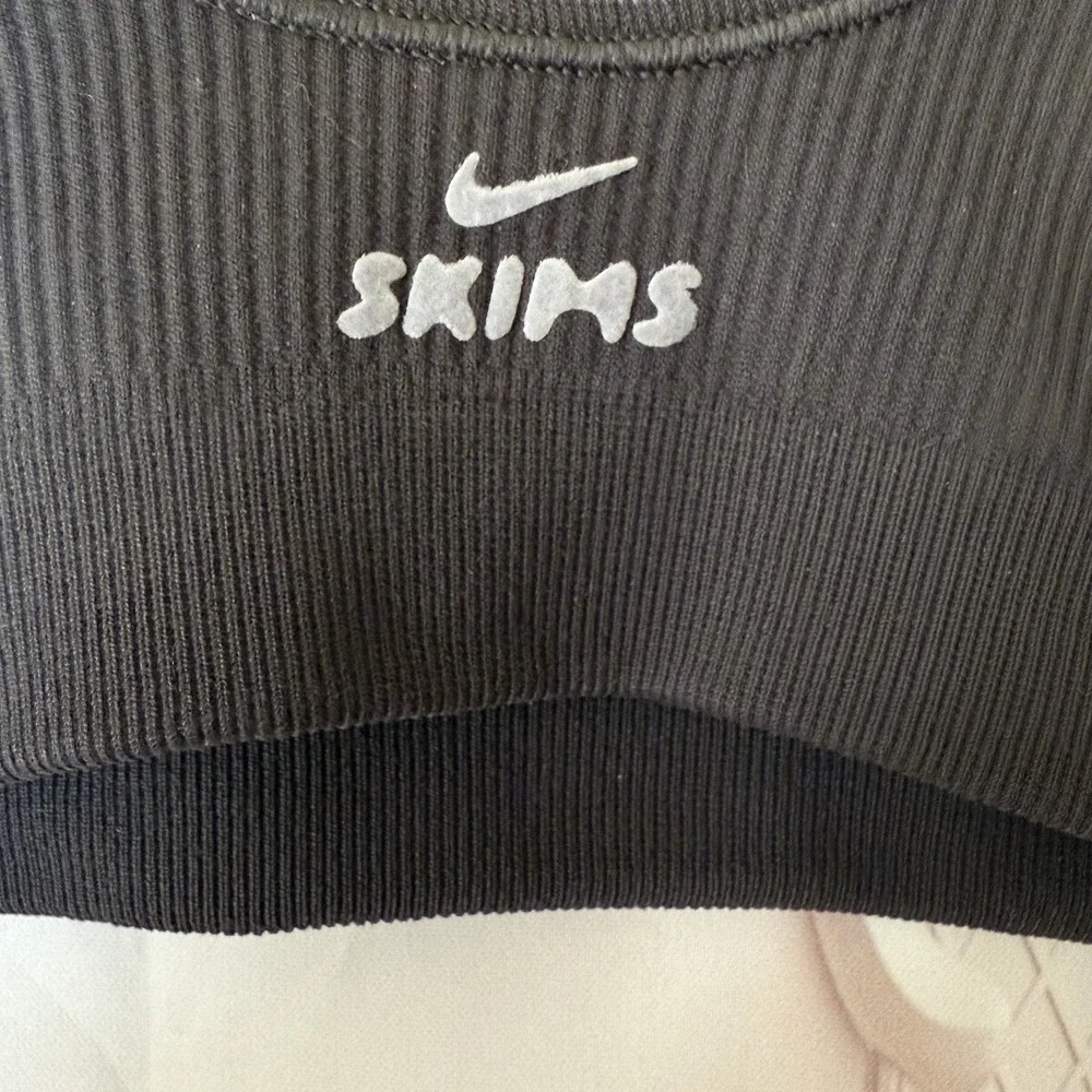 NWT SKIMS X Nike Ribbed Seamless Micro Scoop Bra Sz S Obsidian/Armor - Picture 5 of 11